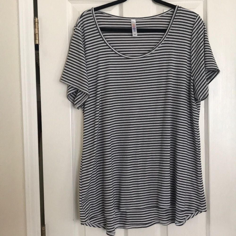 LuLaRoe Classic Tee, Size 2XL